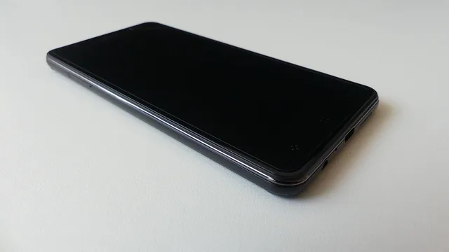 smartphone, display, screen, touch screen, mobile, phone, cellphone. Digital wallet problems: lost devices, token confusion and unsupported terminals